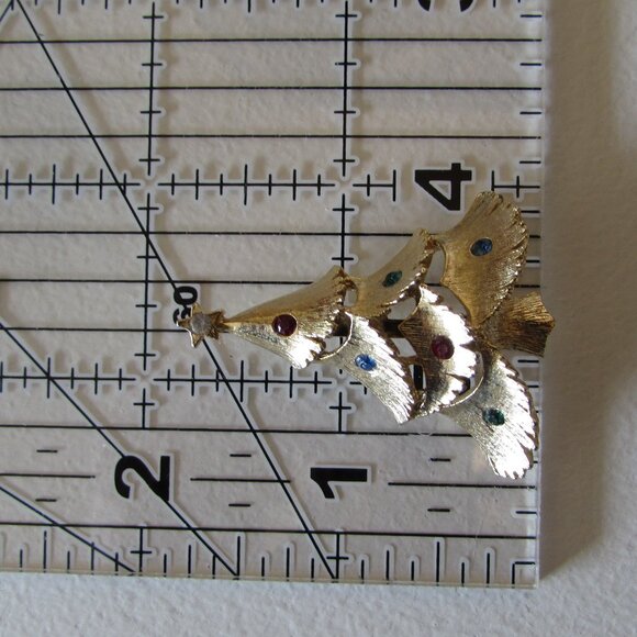 Vintage 1960s JJ (The Jonette Jewelry Company) Christmas Tree Pin - Picture 7 of 15